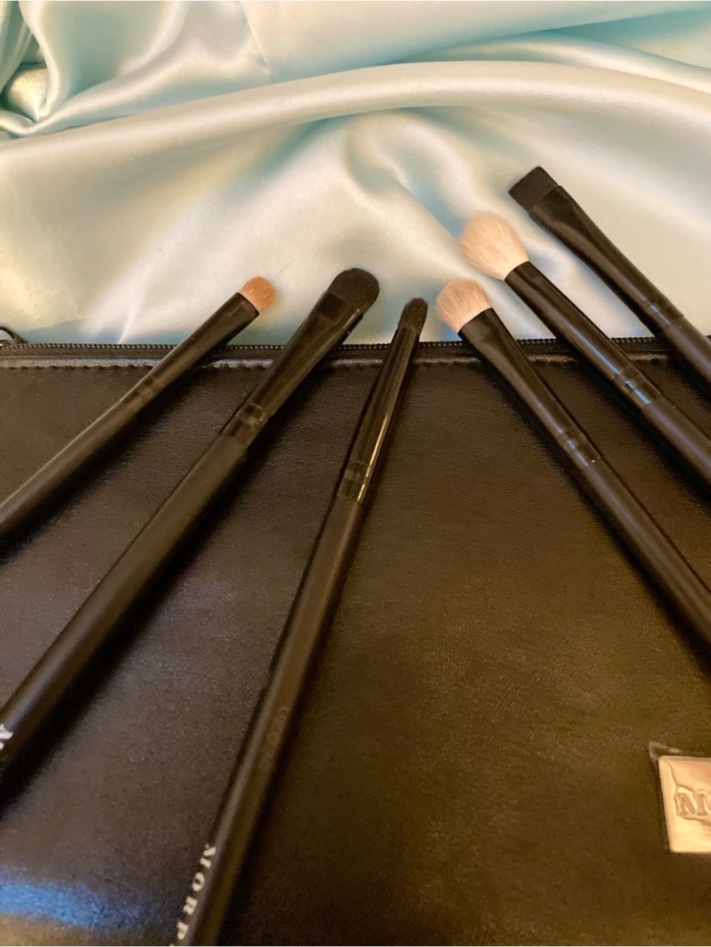Bundle Morphe 6 Brushes & Cosmetic Case Set